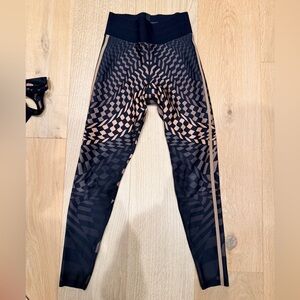 Ultracor Black and Tan Geometric Leggings